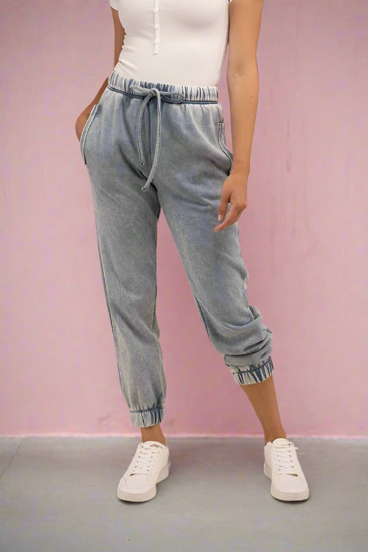 sweatpants, sweats, drawstring, pockets, acid wash, light gray, joggers, vici, vici collection, red dress, shop red dress, zara, forever 21, zoco, shop zoco, bohme, jessa kae, rachel parcell, rachel parcel, mod boutique, baltic born, ivy city co, shop stevie, altard state, altar'd,